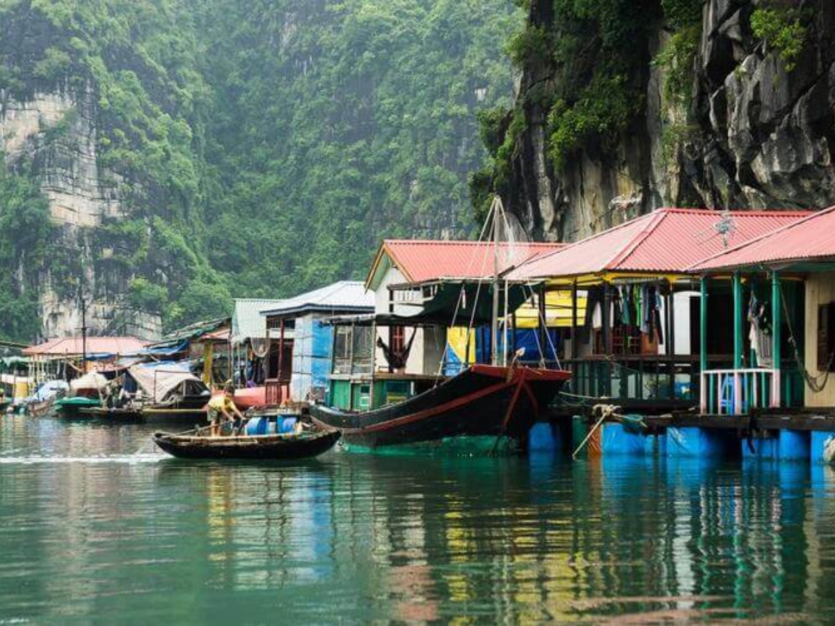 Làng chài truyền thống Quan Lạn mang đến góc nhìn chân thực về đời sống biển.