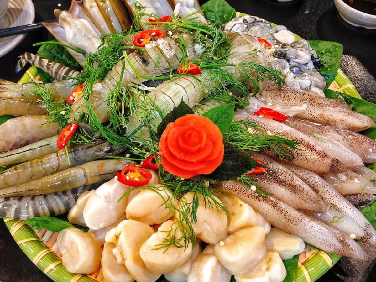 Ẩm thực Minh Châu đa dạng với những loại hải sản tươi sống.