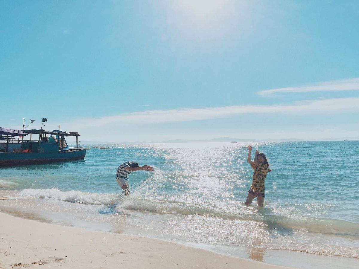 Du khách chuẩn kế hoạch và trang phục phù hợp để khám phá Quan Lạn.