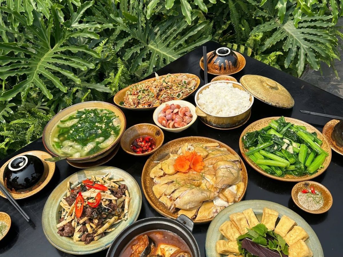 Quán Cơm Nhà Mỵ là một lựa chọn ẩm thực gần gũi quen thuộc tại Cẩm Phả.