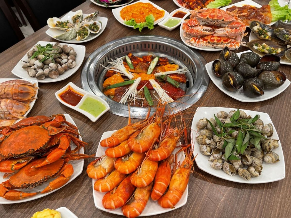 Du khách chọn những quán lớn, uy tín được đánh giá cao trên Google maps hoặc được người dân yêu thích.
