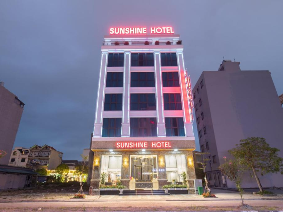 Sunshine Hotel Móng Cái thuộc phân khúc 3 sao, phù hợp với du lịch tự túc và các chuyến đi ngắn ngày.