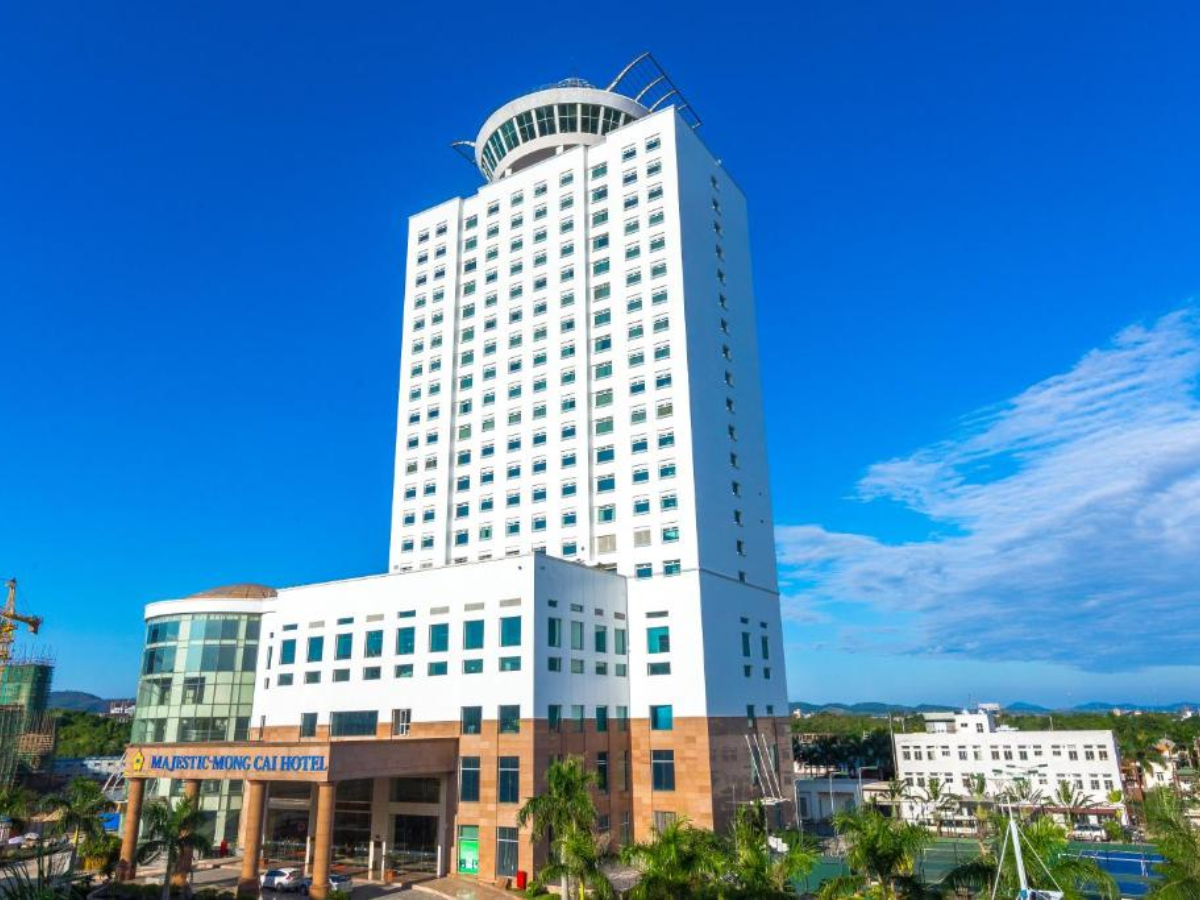 Móng Cái Palace nổi bật trong hệ thống khách sạn Móng Cái nhờ phong cách kiến trúc châu Âu ấn tượng.