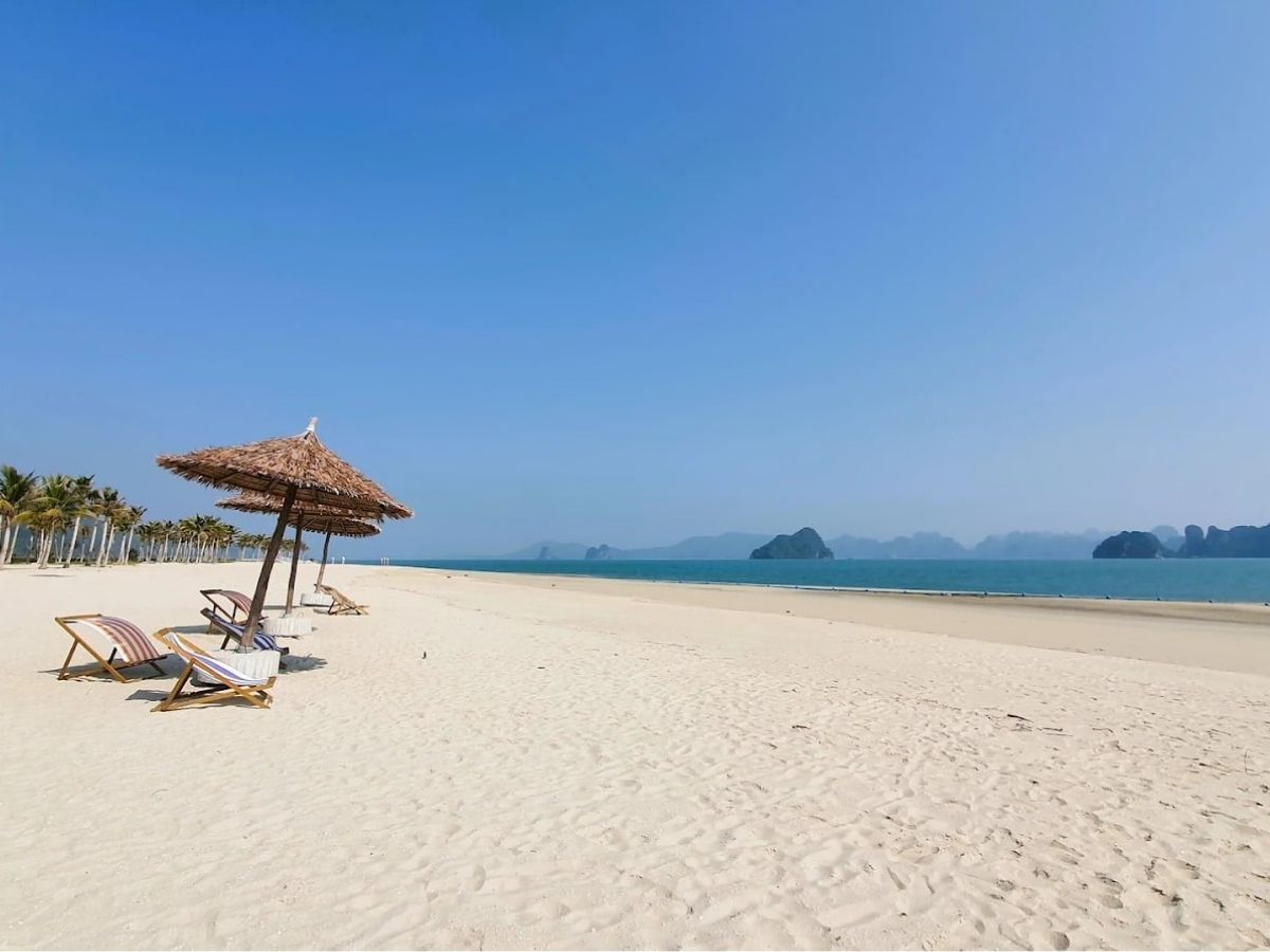 Điểm khiến bãi tắm Việt Mỹ Vân Đồn khác biệt chính là vị trí trung tâm trong chuỗi dự án nghỉ dưỡng cao cấp của khu vực.