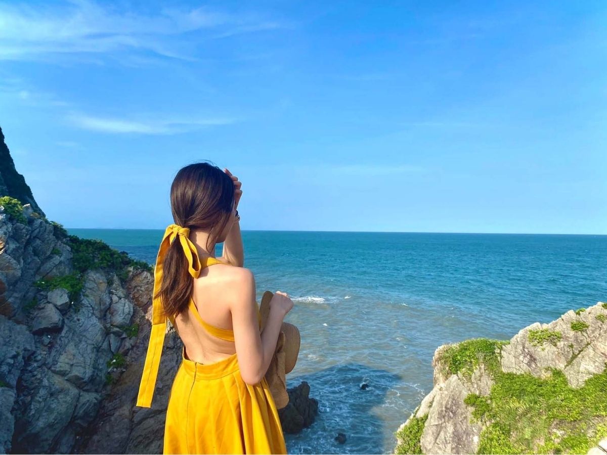 Hãy đảm bảo sức khỏe tốt bằng cách nghỉ ngơi đầy đủ, bổ sung nước thường xuyên và hạn chế vận động liên tục dưới nắng.