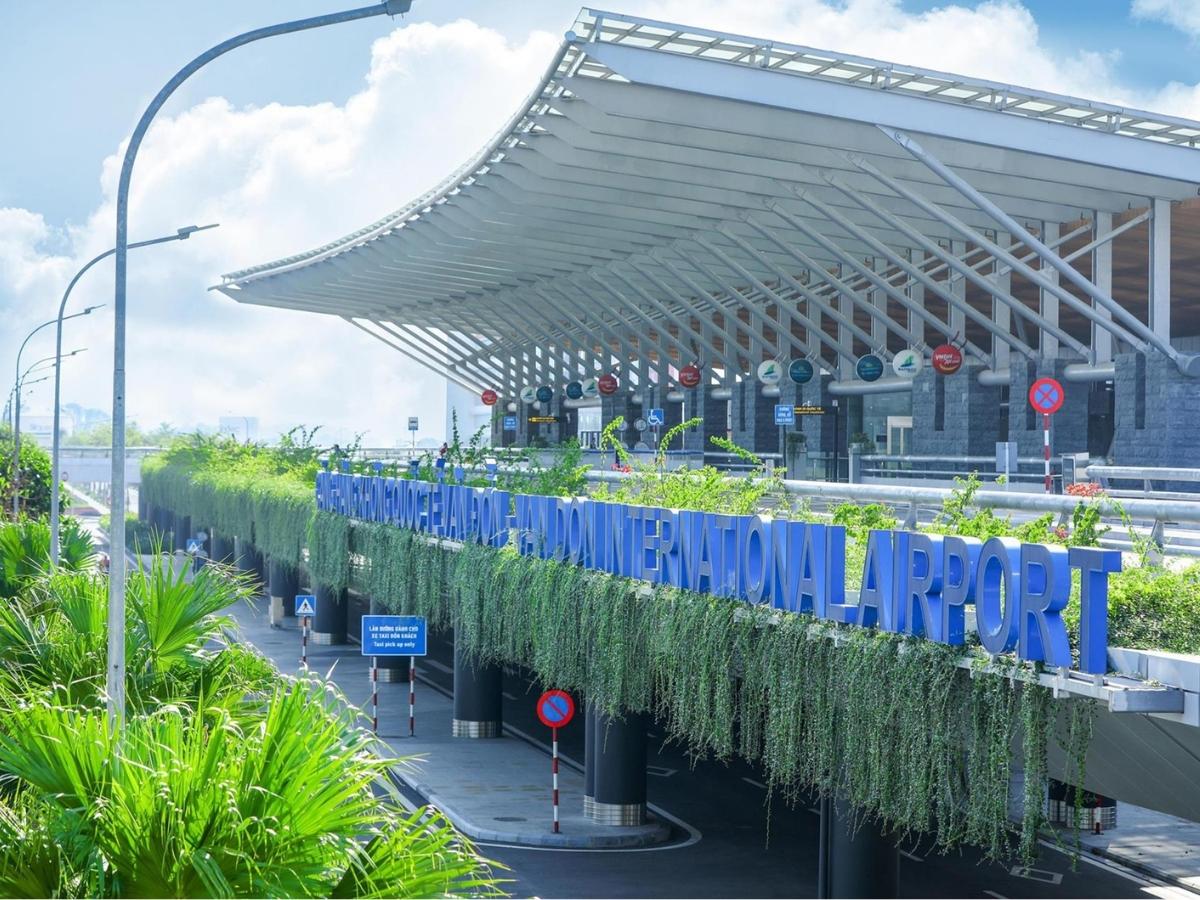 Sân bay quốc tế Vân Đồn tạo điều kiện thuận tiện cho những du khách bay từ TP.HCM hoặc các tỉnh thành khác.