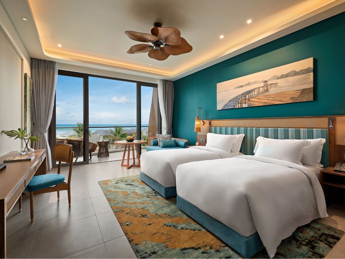 Angsana Quan Lạn là khu nghỉ dưỡng cao cấp mới nổi bật tại Vân Đồn, tọa lạc bên bãi biển Sơn Hào còn nguyên nét hoang sơ.
