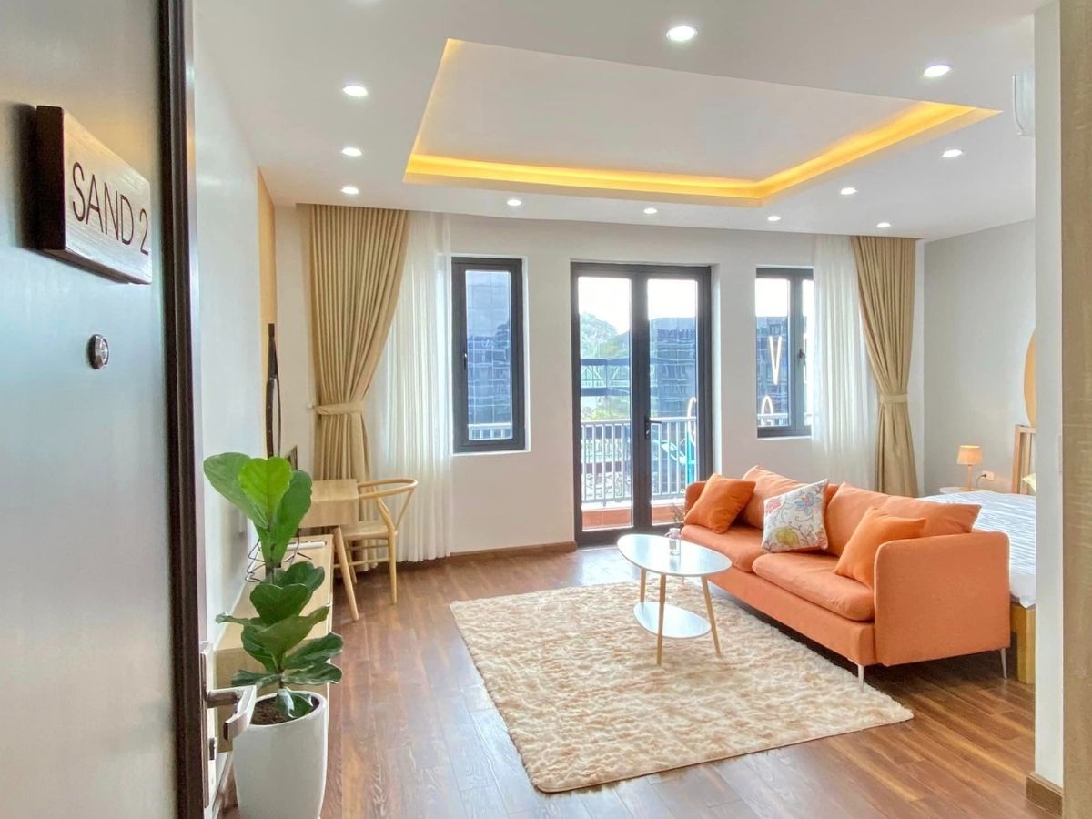 Sự xuất hiện của nhiều homestay, hostel với phong cách trẻ trung khiến du lịch Bãi Cháy Quảng Ninh ngày càng hấp dẫn.