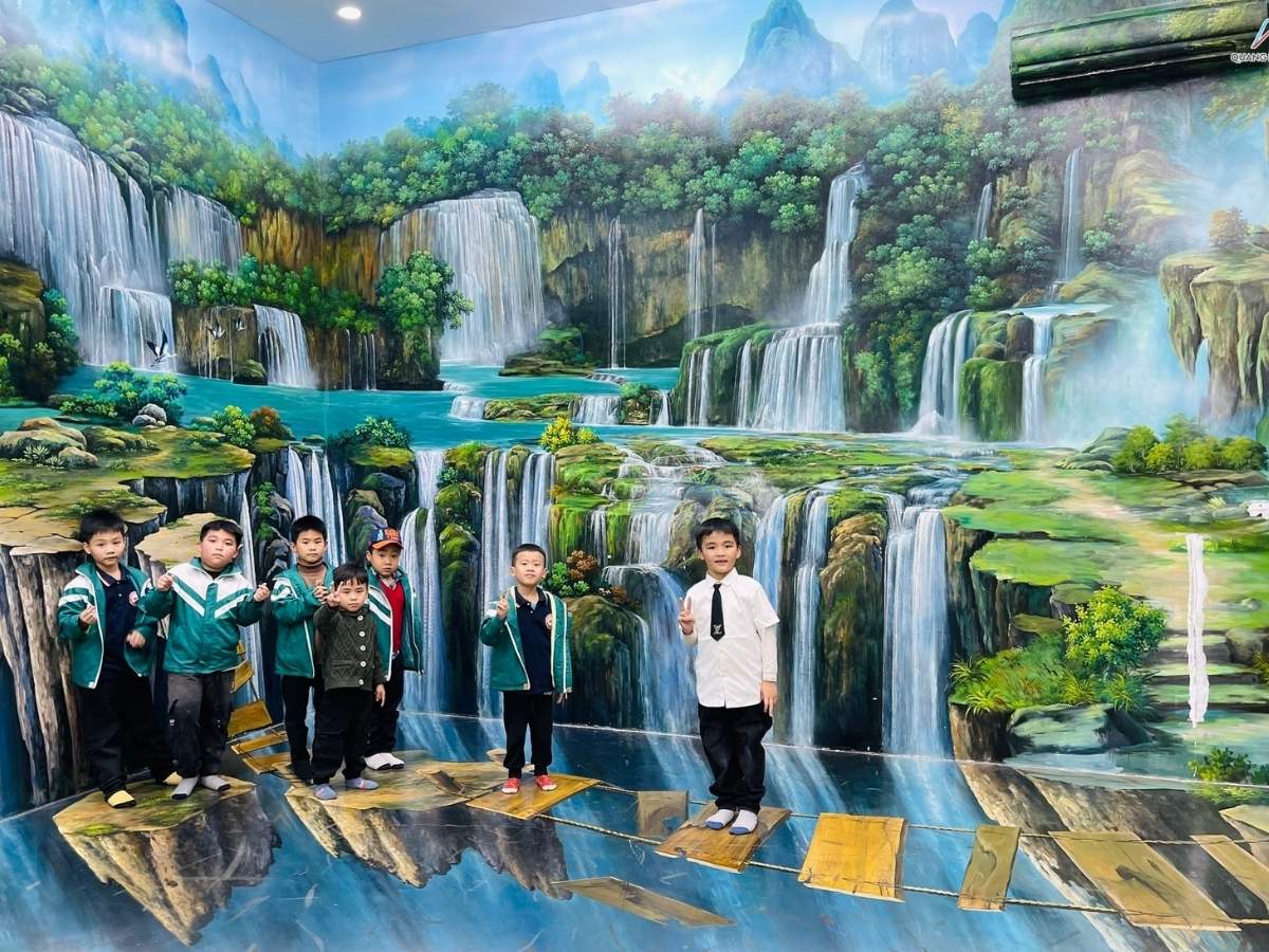 Bảo tàng tranh 3D Quảng Ninh Gate là điểm check-in hấp dẫn không thể bỏ lỡ khi tham quan khu du lịch.