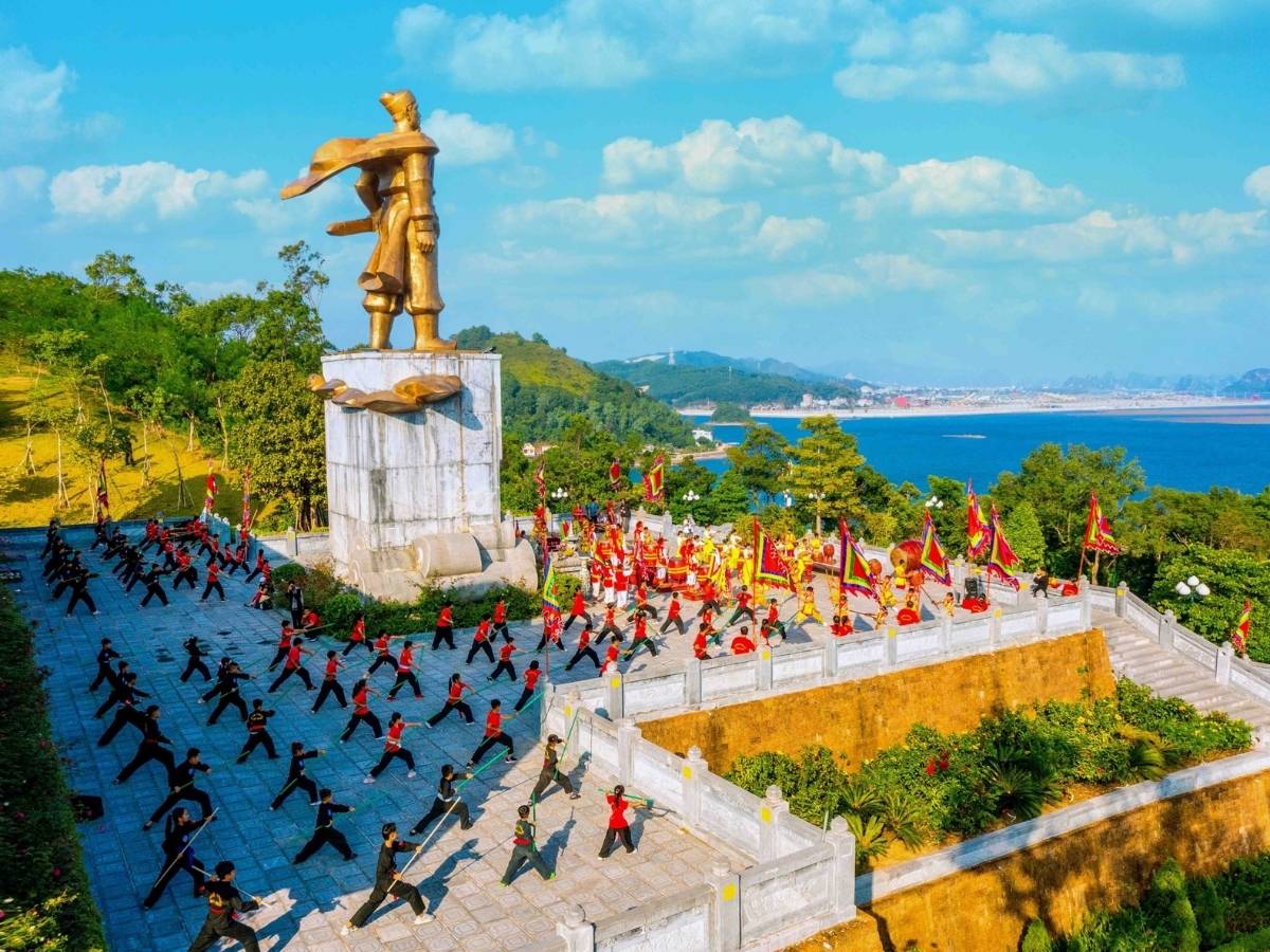 Mang trong mình bề dày hơn 700 năm, đền Cửa Ông là biểu tượng cho đạo lý "uống nước nhớ nguồn" của dân tộc.