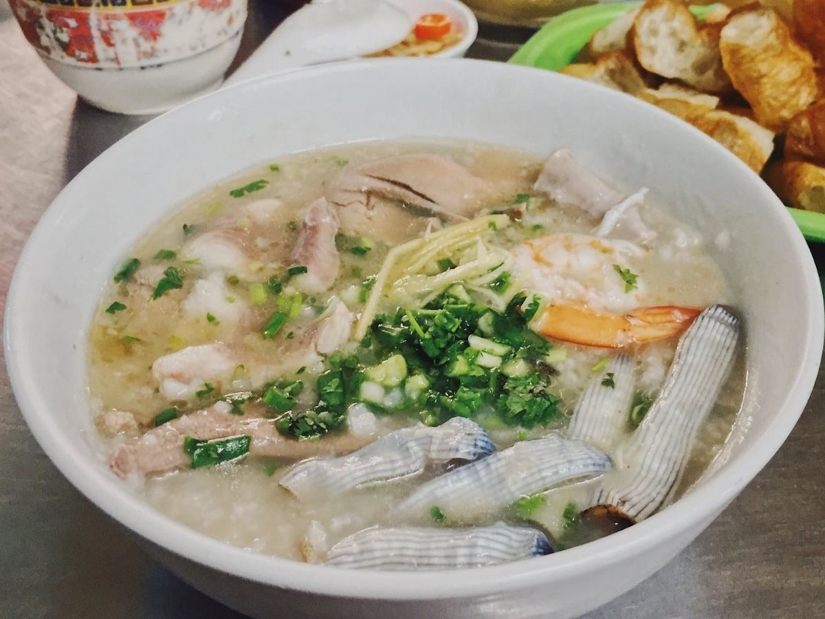 Cháo sá sùng là món đặc sản hiếm của biển Cẩm Phả.