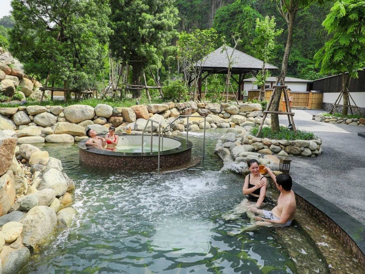 Suối khoáng nóng Quang Hanh nổi tiếng với nguồn nước khoáng có tác dụng tích cực cho các vấn đề về khớp, da.