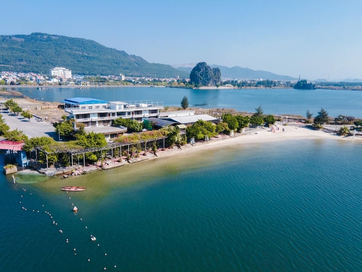 Du lịch Cẩm Phả 2 ngày 1 đêm là lựa chọn phù hợp cho những chuyến đi ngắn ngày nhờ vị trí thuận lợi và hệ sinh thái trải nghiệm đa dạng.