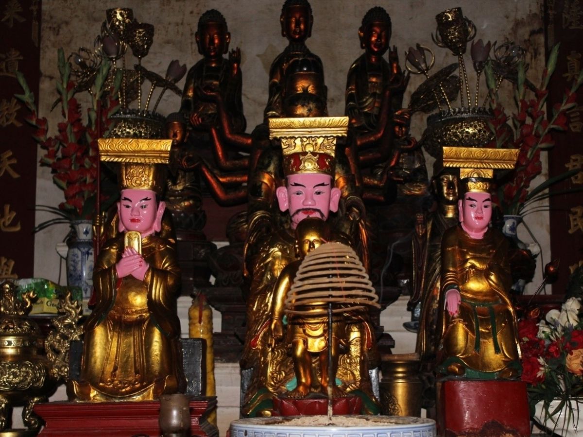 Tên chữ của Chùa Nam Thọ là Linh Khánh Tự hoặc Vạn Linh Khánh, được xây dựng vào thời Hậu Lê.