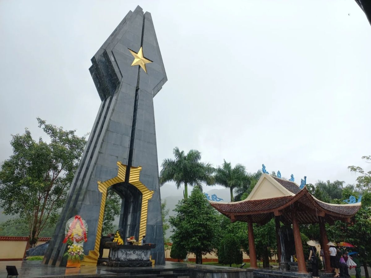 Đài tưởng niệm Pò Hèn được biết đến là một trong những địa chỉ đỏ có ý nghĩa quan trọng nhất ở vùng biên giới Đông Bắc.