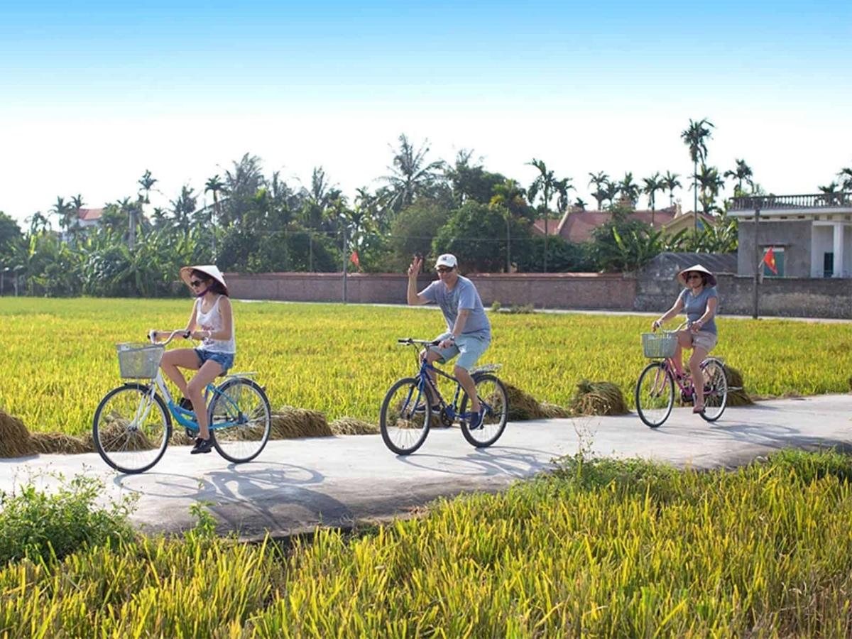 Khám phá Khu sinh thái Yên Đức bằng xe đạp là cách lý tưởng để cảm nhận sâu sắc nhịp sống làng quê.