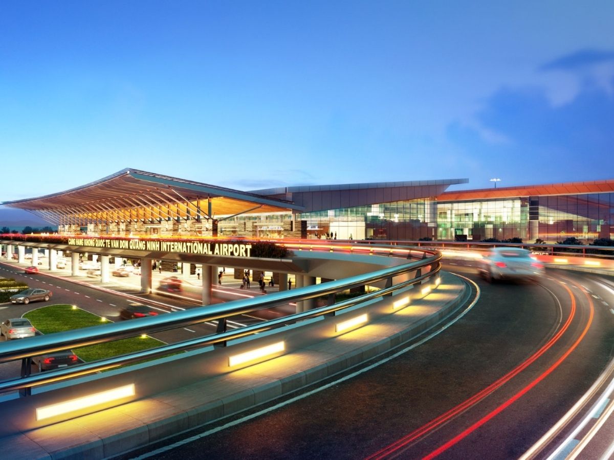 Du khách từ phía Nam có thể bay đến sân bay Vân Đồn thuộc tỉnh Quảng Ninh.