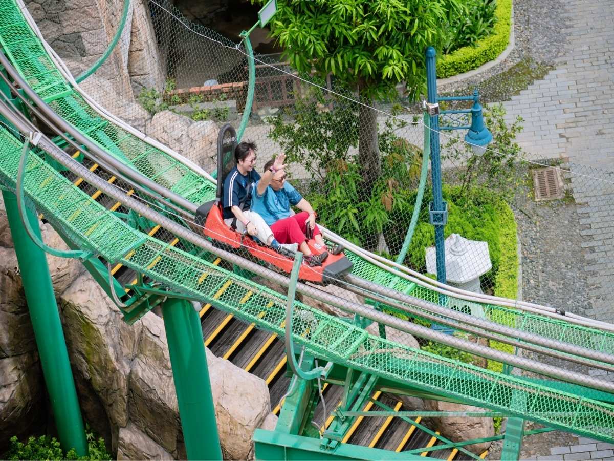 Sự kết hợp giữa trekking khám phá thiên nhiên hoang sơ và không gian giải trí hiện đại tại Sun World Ha Long không chỉ giúp hành trình cân bằng.