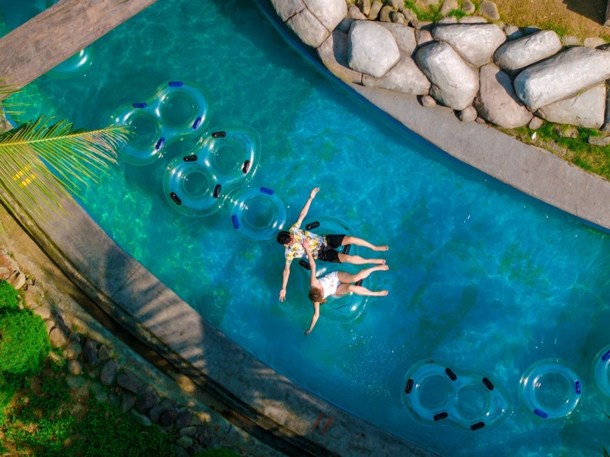 Bạn có thể di chuyển về Hạ Long để trải nghiệm Sun World Ha Long.