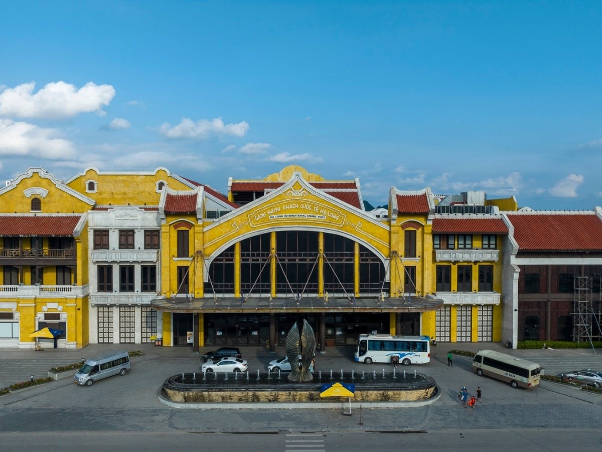 Phần lớn các tuyến tham quan Vịnh Hạ Long hiện nay đều khởi hành từ Cảng tàu khách quốc tế Hạ Long