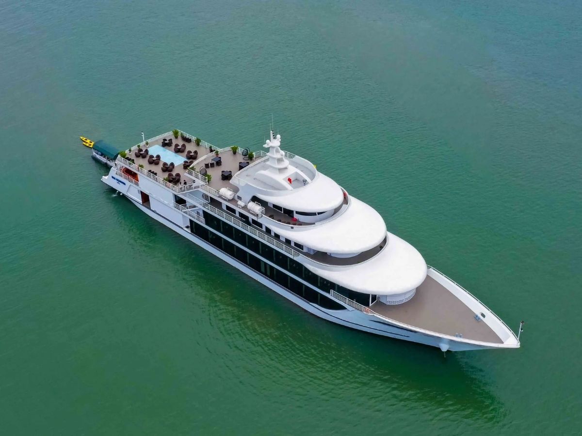 Tour du thuyền Hạ Long 1 ngày là lựa chọn lý tưởng cho những du khách muốn khám phá vẻ đẹp của Vịnh Hạ Long trong khoảng thời gian ngắn.