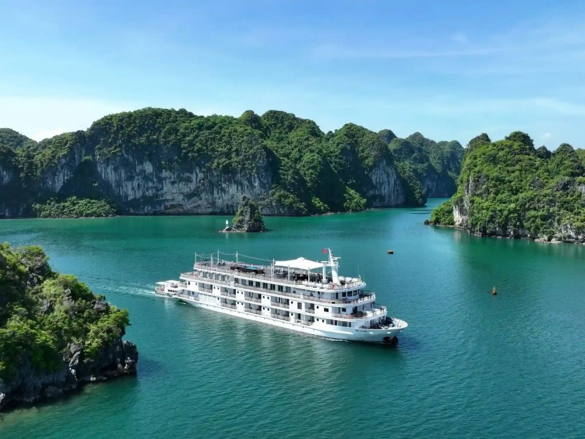 Với các cặp đôi hoặc du khách muốn tận hưởng kỳ nghỉ lãng mạn, cabin có ban công riêng trên các du thuyền cao cấp.