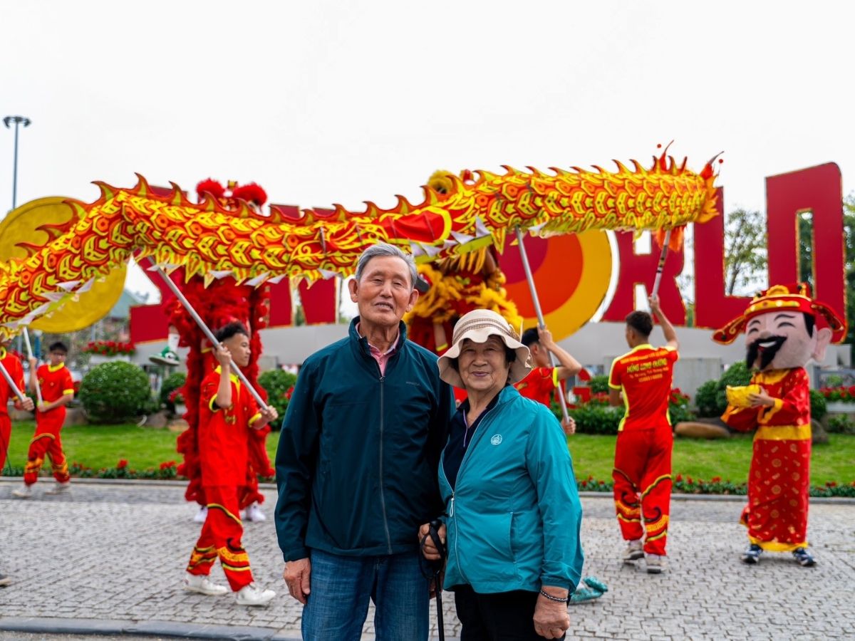 Buổi sáng, du khách đến Hạ Long và bắt đầu hành trình tại Sun World Ha Long với nhiều hoạt động giải trí hấp dẫn.