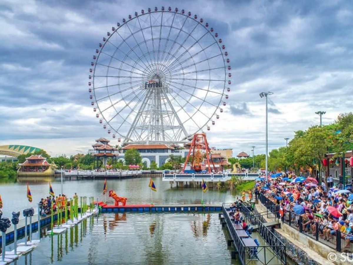 Vòng quay Sun Wheel trên đồi Ba Đèo là trải nghiệm nhẹ nhàng phù hợp với cả người lớn tuổi.