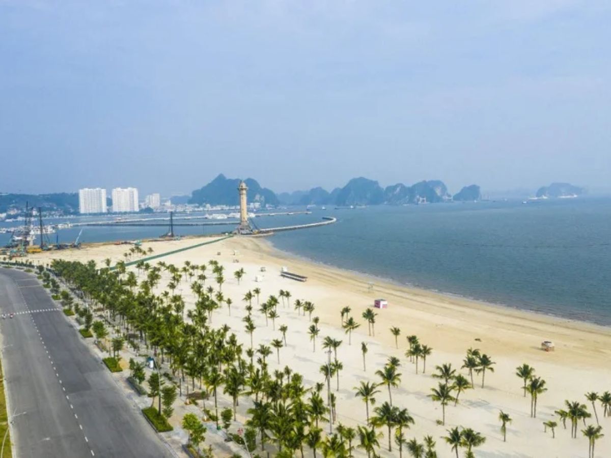 Ngày cuối có thể tắm sớm tại Bãi Cháy hoặc đi dạo hít thở không khí biển.