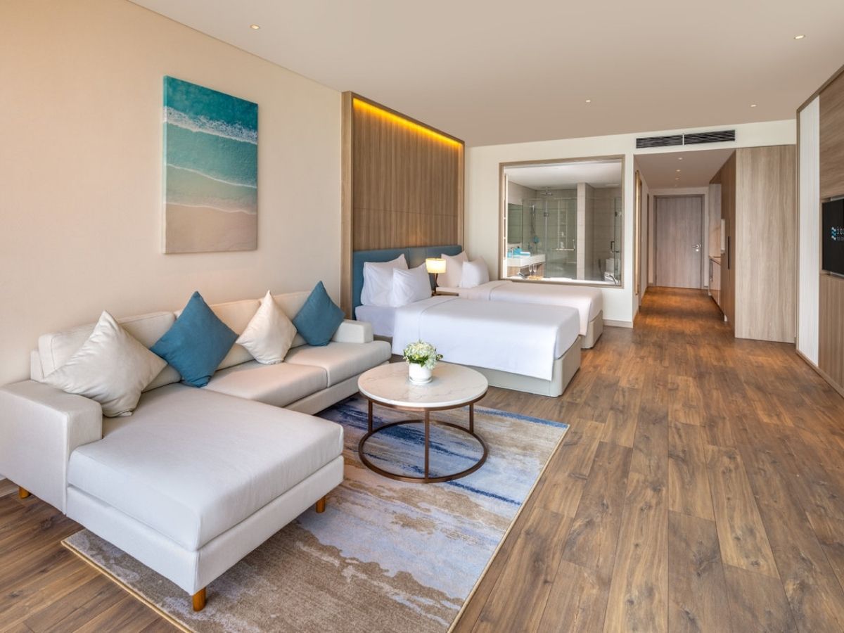 À La Carte Hạ Long Bay mang đến không gian lưu trú đẳng cấp giữa khung cảnh biển trời khoáng đạt.