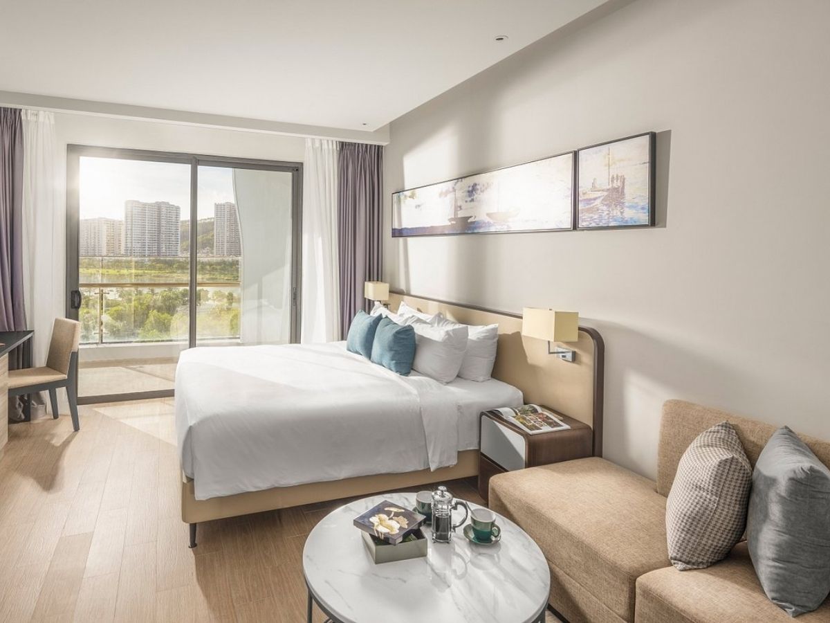 Citadines Marina Halong mang đến không gian lưu trú hiện đại với tầm nhìn hướng biển thoáng đãng.