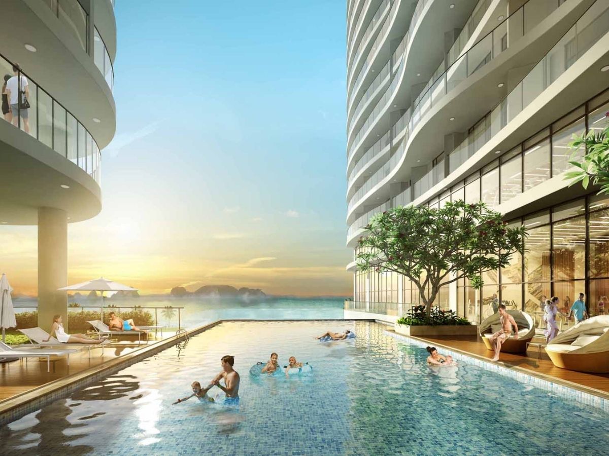 Bể bơi vô cực ngoài trời tại Citadines Marina Halong được đặt ở vị trí cao, cho phép phóng tầm mắt ra toàn cảnh Vịnh Hạ Long.