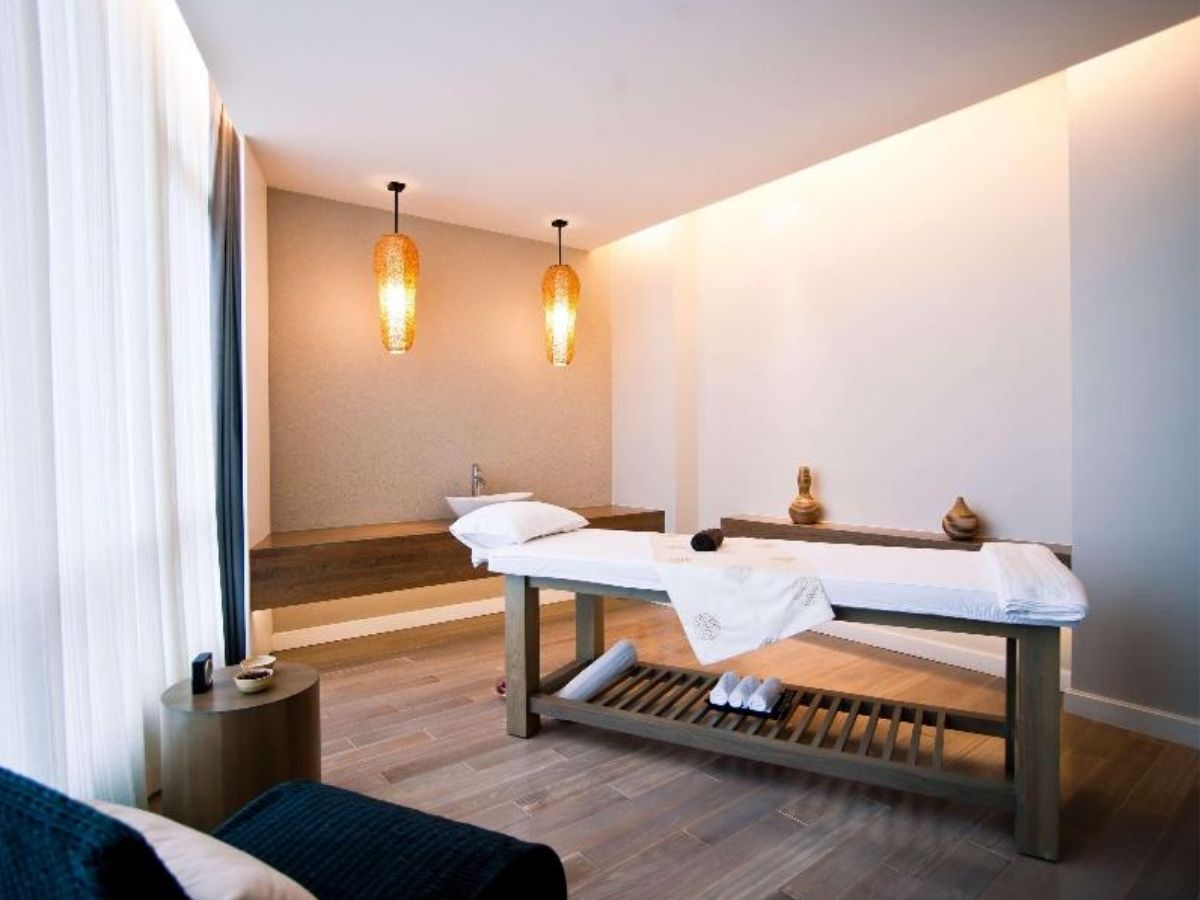 Spa tại Novotel Ha Long Bay là nơi bạn có thể tận hưởng các liệu pháp chăm sóc sức khoẻ toàn diện.