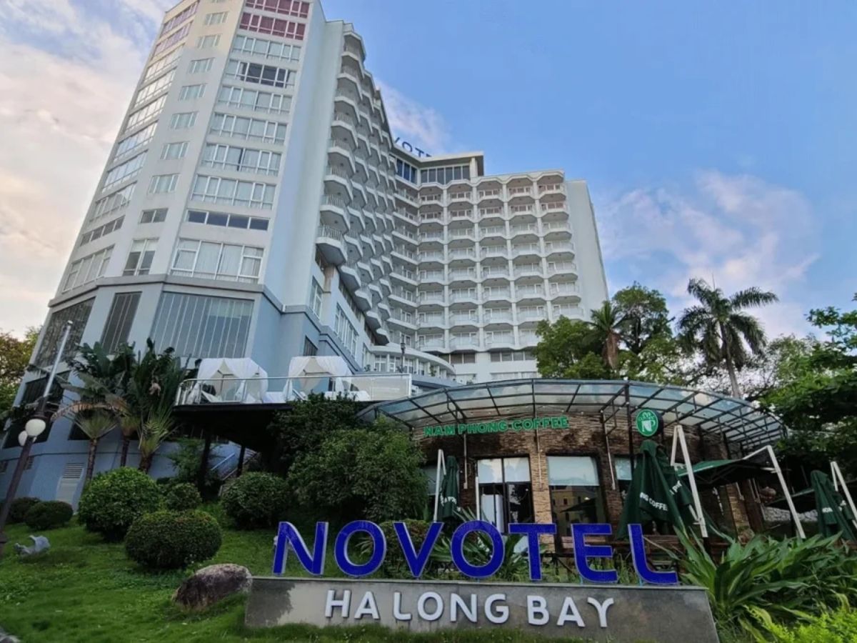 Novotel Ha Long Bay là thành viên của tập đoàn Accor, thương hiệu khách sạn nổi tiếng toàn cầu với tiêu chuẩn 4 sao được công nhận.