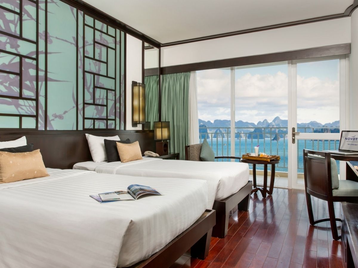 Các hạng phòng từ Superior tiêu chuẩn đến Junior Suite cao cấp, đáp ứng nhiều nhu cầu khác nhau của khách.