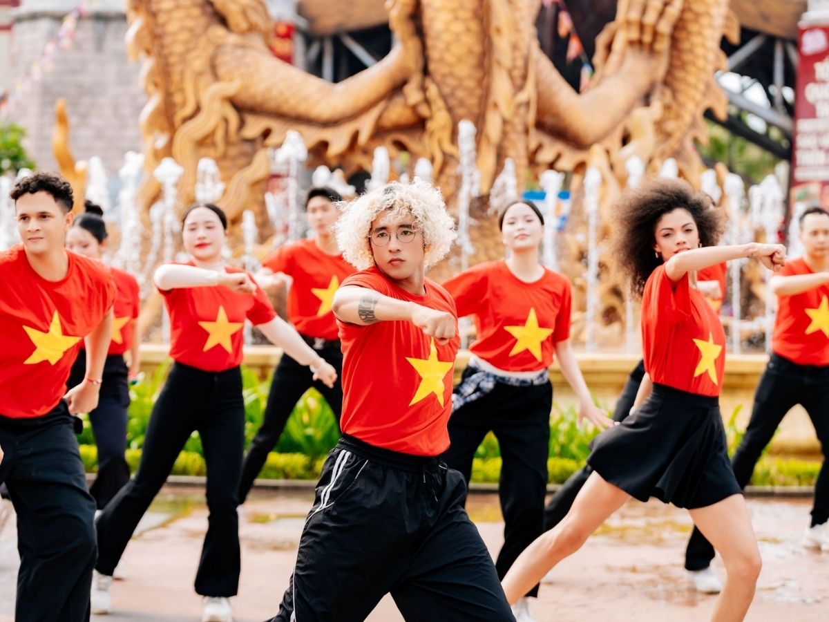 Ngày thứ hai dành trọn cho hoạt động tại Sun World Ha Long, với nhiều trò chơi phù hợp các lứa tuổi.