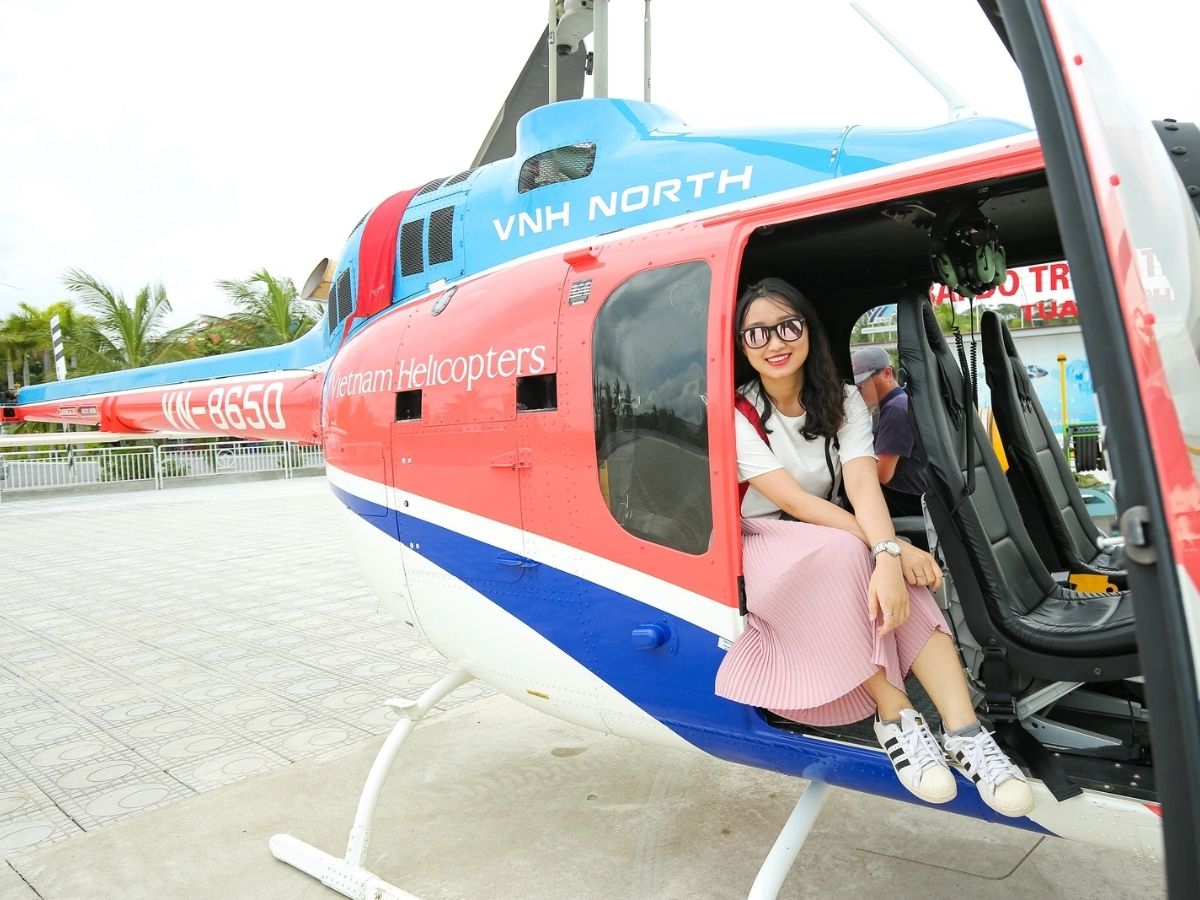 Nên tránh các khung giờ giữa trưa 12:00-14:00 khi bay ngắm cảnh vịnh Hạ Long.