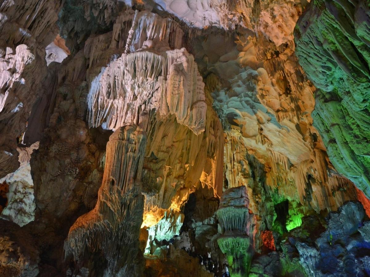 Hình ảnh Hang Đầu Gỗ ở Vịnh Hạ Long
