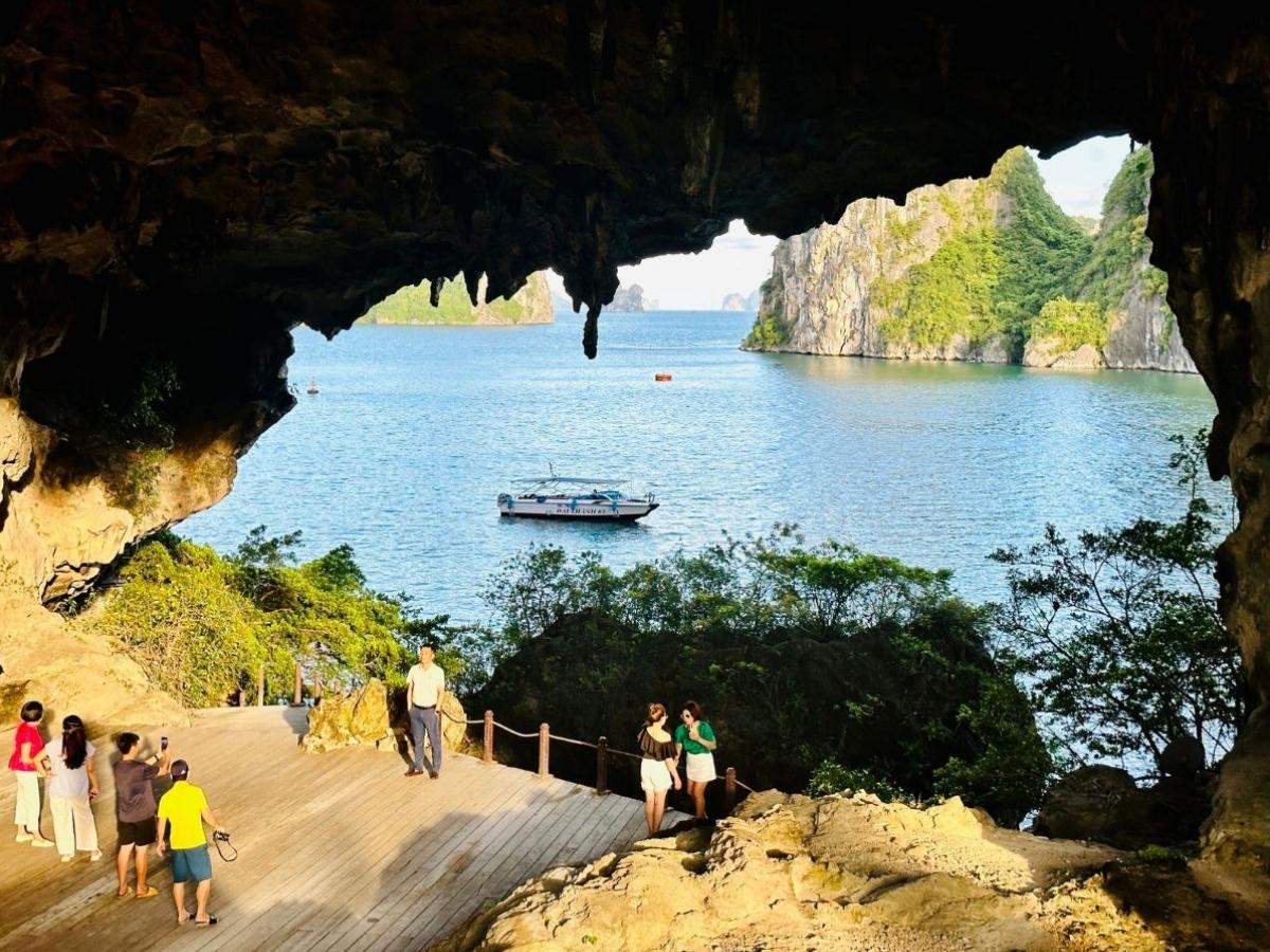 Hình ảnh Hang Trống ở Vịnh Hạ Long