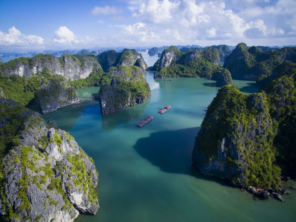 Hòn Đầu Người nằm trong vùng vịnh Bái Tử Long