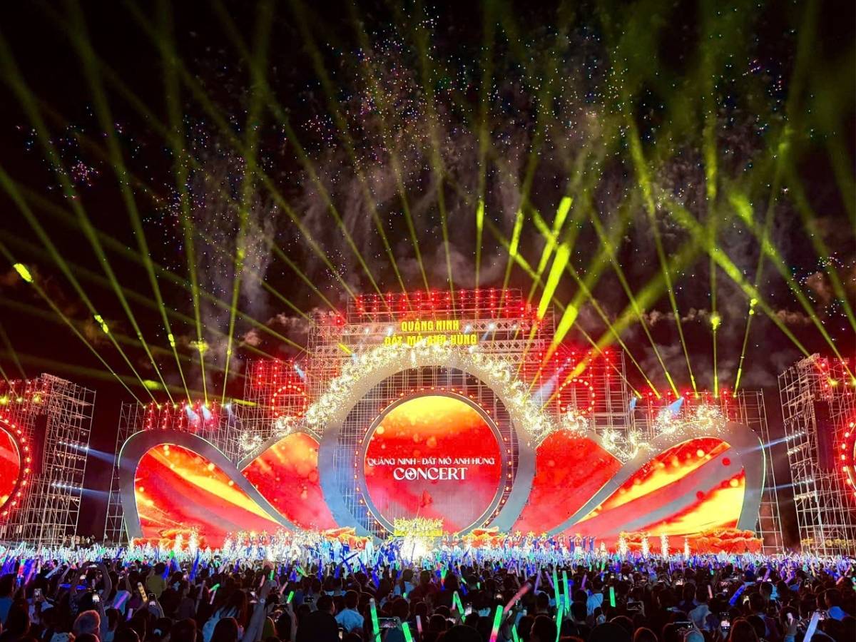 Đại nhạc hội Countdown tại Quảng trường 30/10 là sự kiện lễ hội ở Hạ Long tiêu biểu cuối năm với sức hút mạnh mẽ.
