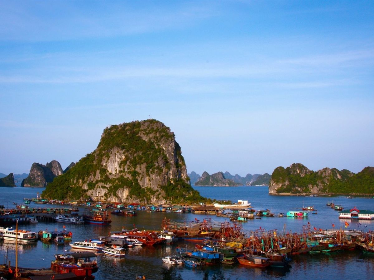 Đảm bảo an toàn luôn là ưu tiên hàng đầu khi tham gia trekking hoặc khám phá hang động trên đảo Trà Bản.