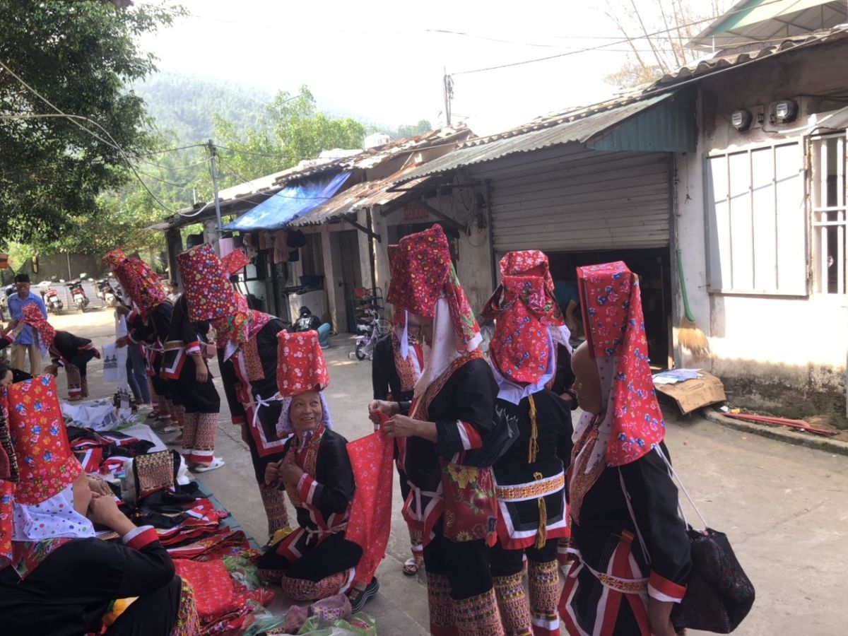 Du khách có thể đến Bình Liêu các dịp cuối tuần để trải nghiệm không khí chợ phiên.