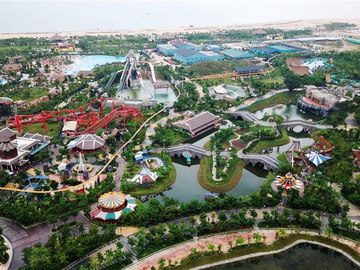Du khách vui chơi tại Sun World Ha Long sau hành trình khám phá đảo.