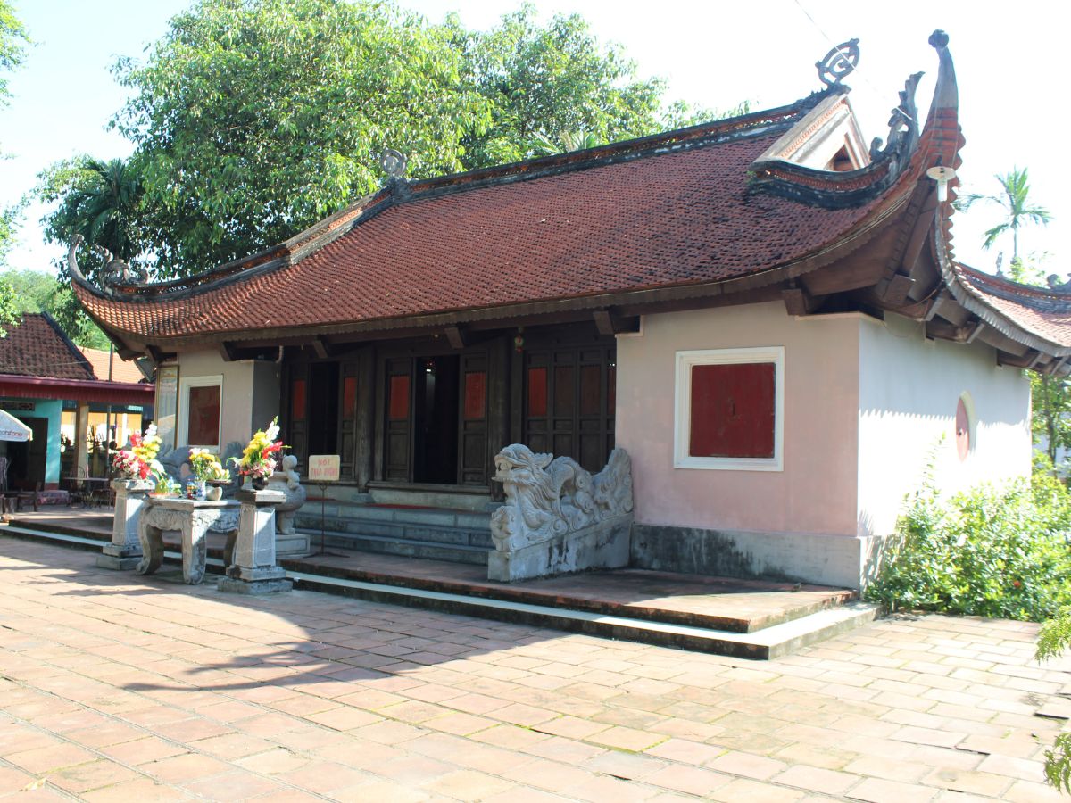 Miếu Vua Bà Quảng Ninh mang dáng dấp đặc trưng của đình, đền truyền thống Bắc Bộ
