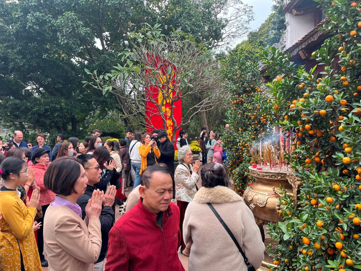 Đi chùa đầu năm miền Bắc