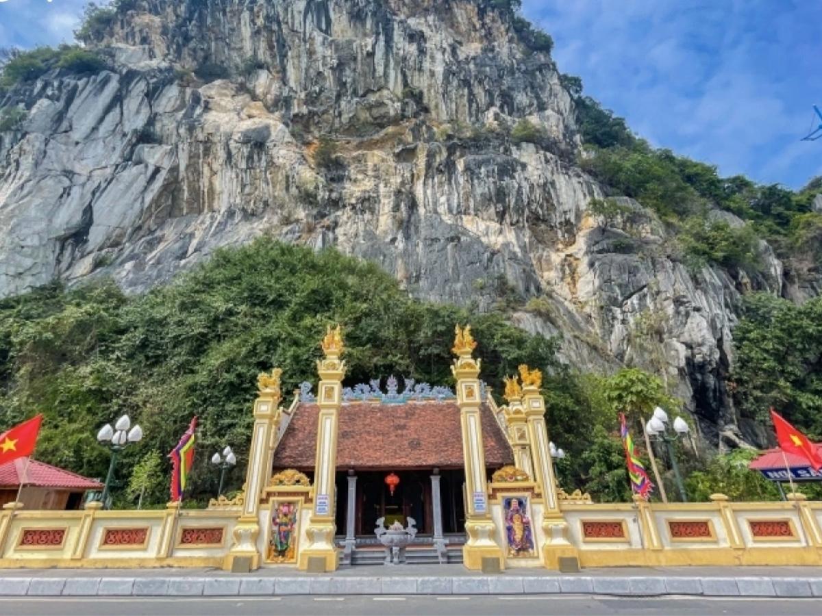 Núi Bài Thơ Hạ Long