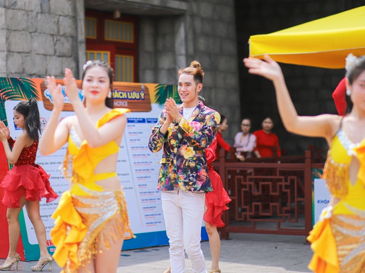 Du thuyền ăn tối Hạ Long