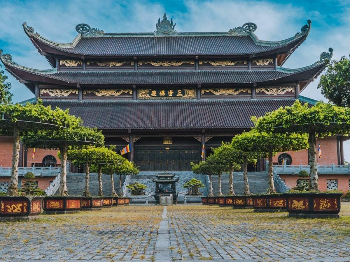 Chùa Bái Đính trong tour Hạ Long Bái Đính Tràng An