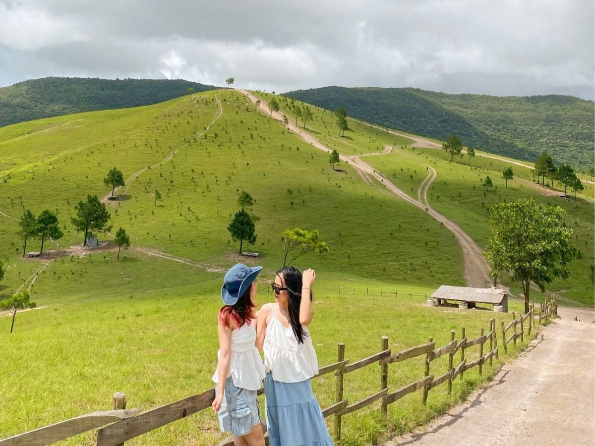 Núi Phượng Hoàng trong hành trình leo núi ở Quảng Ninh